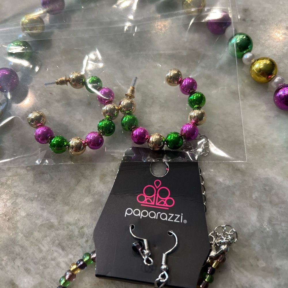 Mardi Gras Set With Paparazzi Colorful Glassy Purple Choker *Brand New*